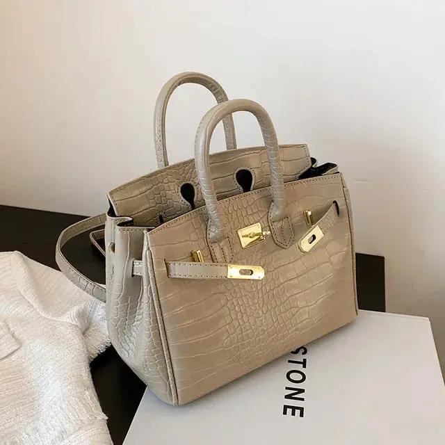Elegant Handbag for Women – Spacious & Versatile Design - Image 3