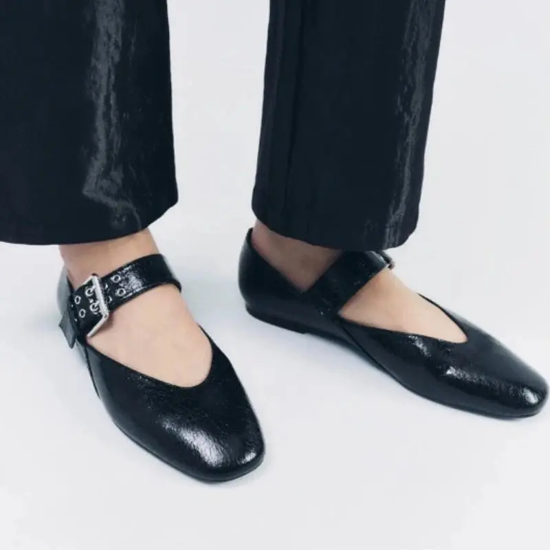 Pointed Toe Flats for Women – Stylish Leopard Print & Comfortable Design - Image 3
