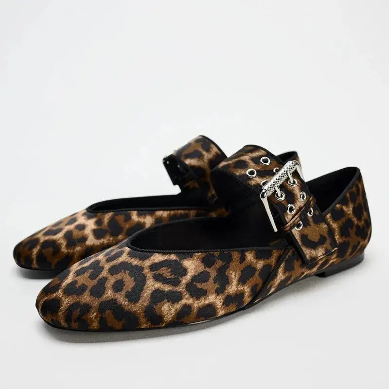 Pointed Toe Flats for Women – Stylish Leopard Print & Comfortable Design - Image 7