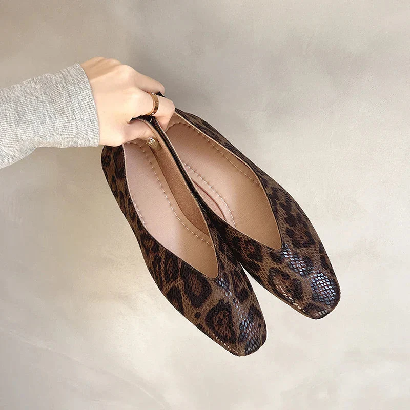 Pointed Toe Leopard Flats for Women – Stylish Casual Comfort - Image 2