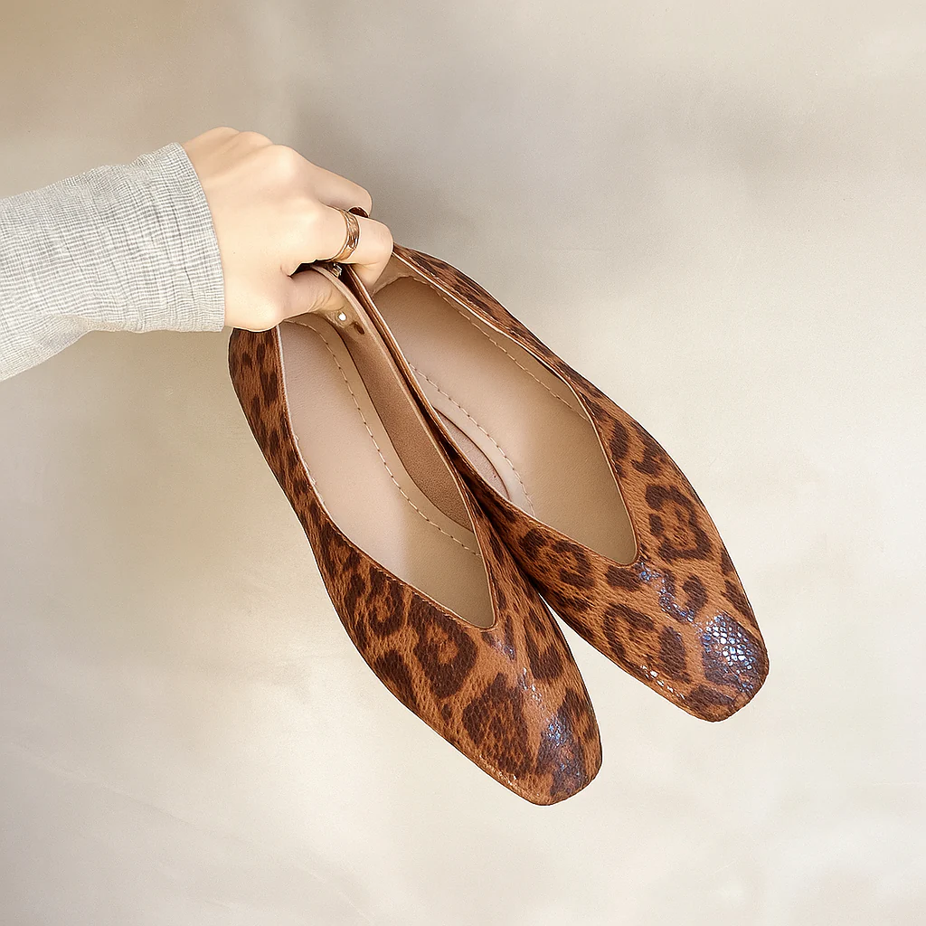Pointed Toe Leopard Flats for Women – Stylish Casual Comfort - Image 4