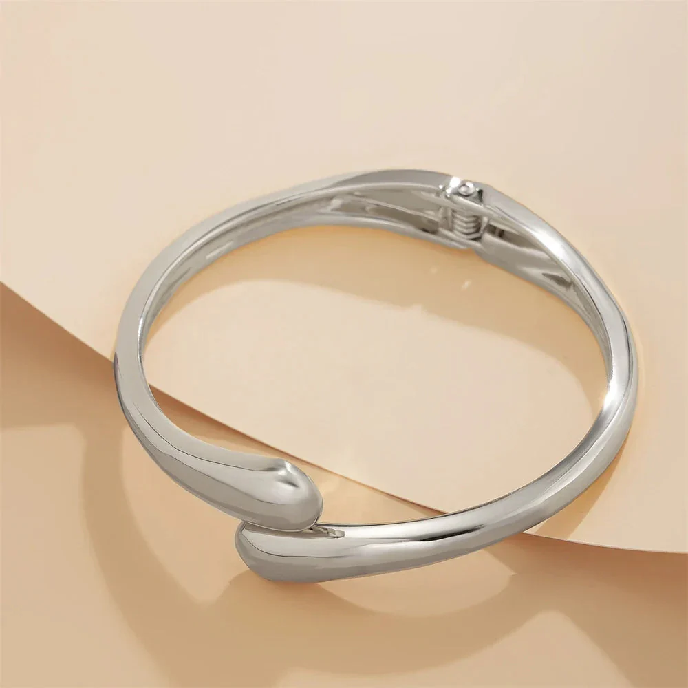Sculptural Open Cuff Bracelet And Wrap-Around Open Band Ring Set for Women – Elegant Everyday Style - Image 6