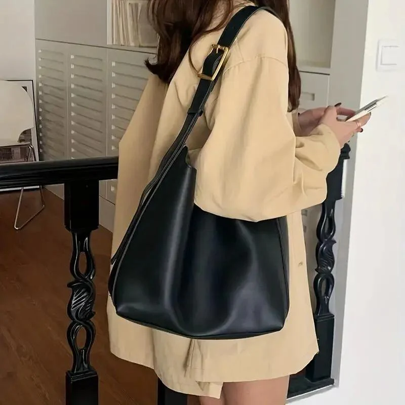 Structured Shoulder Bag for Women – Modern & Versatile Design - Image 5